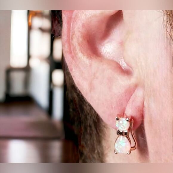 💖Rose Gold Colored Sparkly Opalescent Cat Earrings🌸 - Picture 12 of 15